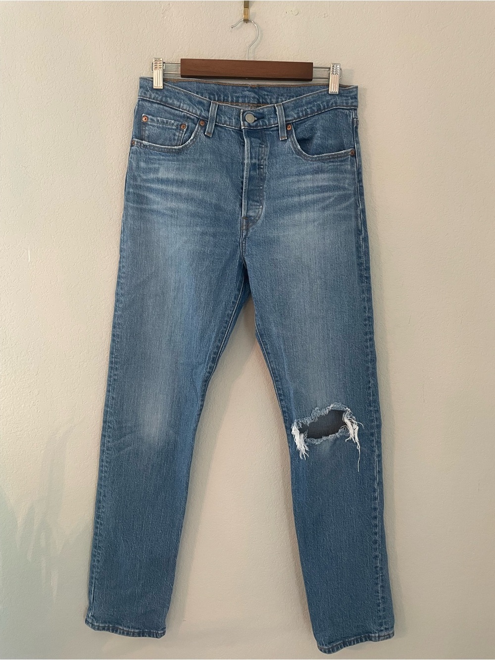 Levis 501 Denim Jeans Size 28 Medium Wash Distressed Long high waisted 90s style - Picture 2 of 10